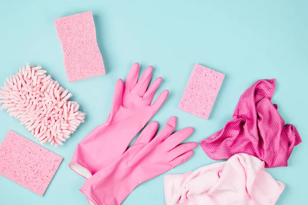 Wasmiddelen Reinigingsaccessoires Roze Kleur Schoonmaakservice Concept Platte Lay Bovenaanzicht — Stockfoto