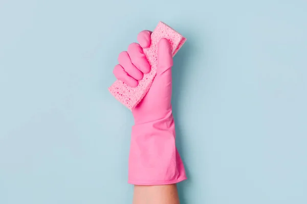 Kvinnliga Händer Rengöring Blå Bakgrund Städning Eller Hushållskoncept Bakgrund Uppfattat — Stockfoto