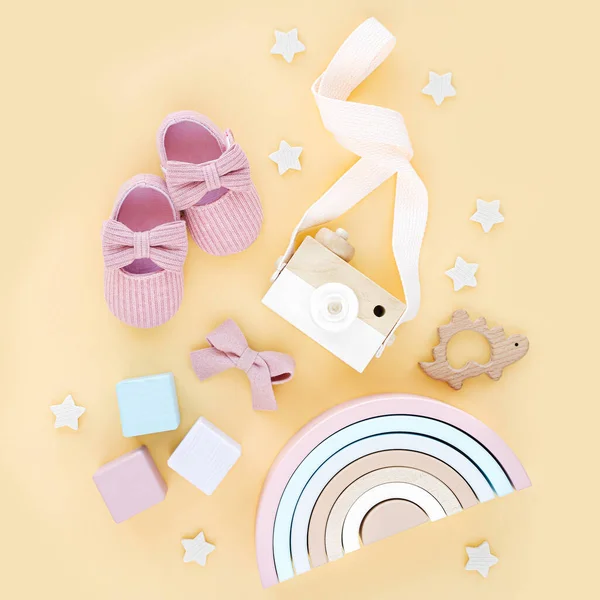 Brinquedos Madeira Chinelos Rosa Arco Íris Para Menina Recém Nascida — Fotografia de Stock