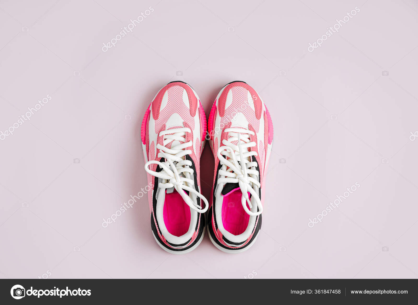 Deporte Mujer Moda Fondo Rosa Zapatos Femeninos: fotografía de stock © Igishevamaria #361847458 |