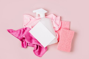 Temizlik ve Dezenfekte Virüsü, Coperid-19, Coronavirus Hastalığı, Önleyici Tedbirler. Temizlik ve temizlik. Virüs spreyle öldürülüyor, dezenfektan solüsyonu. Covid-19 'u durdur.