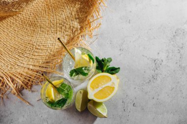 Taze narenciye ve buzlu yaz içecekleri..