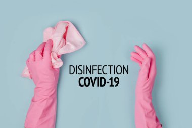 Temizlik ve Dezenfekte Virüsü, Coperid-19, Coronavirus Hastalığı, Önleyici Tedbirler. Temizlik ve temizlik. Virüs spreyle öldürülüyor, dezenfektan solüsyonu. Covid-19 'u durdur.