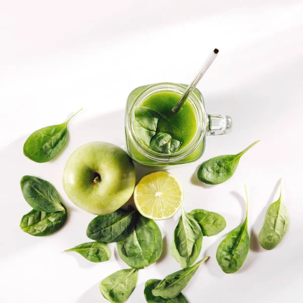 Gezonde Groene Groentesap Met Spinazie Groene Groenten Fruit Witte Tafel — Stockfoto