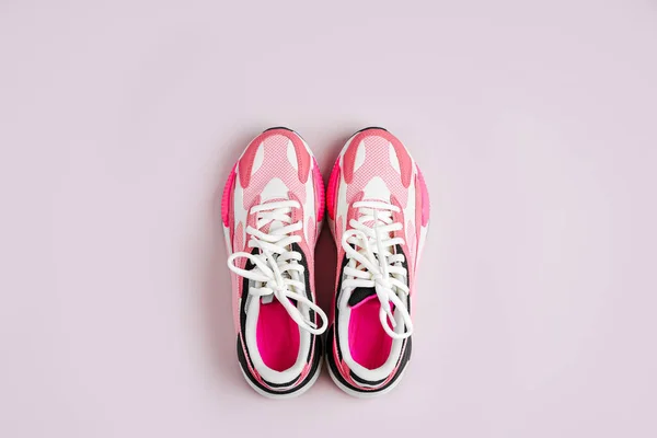 Zapatillas Deporte Mujer Moda Sobre Fondo Rosa Zapatos Deportivos Femeninos —  Fotos de Stock