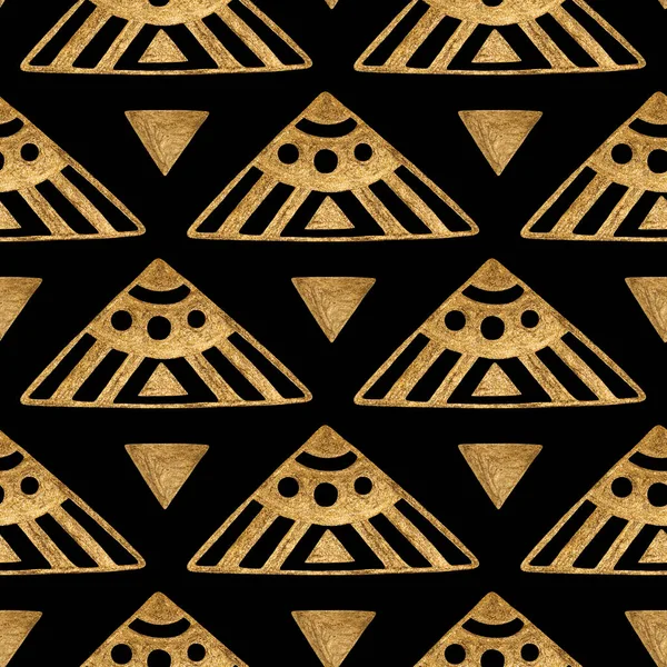 Etnische gouden hand geschilderd naadloos patroon. Abstract driehoeken gouden achtergrond. Tribal azteekse textuur. — Stockfoto