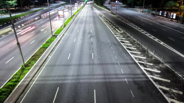Sao Paulo - JULY 19, 2015 - Timelapse of Brazil's largest city , a metropolis that never sleeps. Strolling through the center , theaters, streets and busy avenues , of this beautiful city — Stock Footage Sao Paulo July 2015 Timelapse Brazil Largest City Metropolis Never Stock Footage