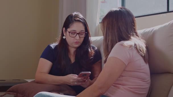 Mother Daughter Talking Living Room Sitting Couch — Stock Video