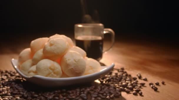 Pão Queijo Brasileiro Mesa Pequeno Almoço Com Pão Queijo Café — Vídeo de Stock