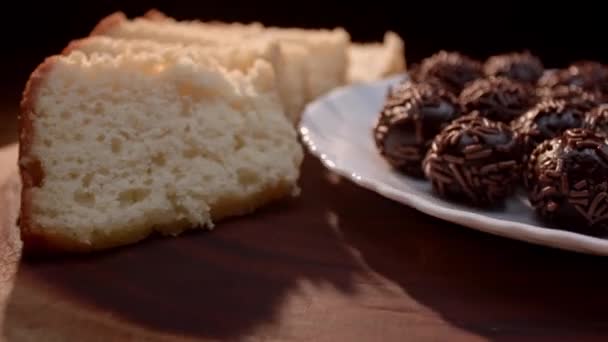 Традиционные Бразильские Конфеты Вечеринок Шоколад Бригадейро — стоковое видео