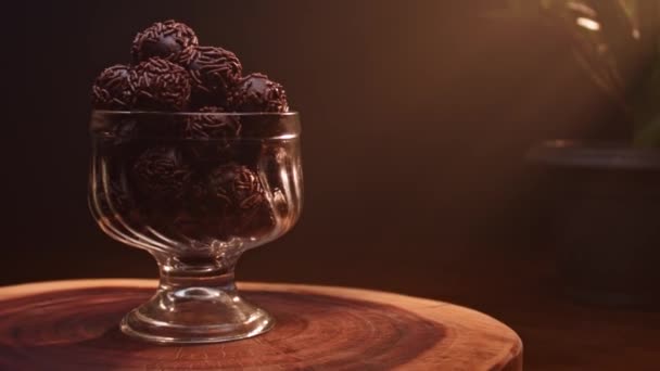 Tradiční Brazilské Cukroví Čokoládový Brigadeiro — Stock video