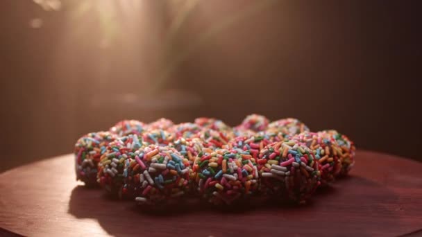 Tradicional Caramelo Fiesta Brasileño Chocolate Brigadeiro — Vídeo de stock