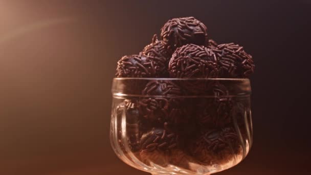 Tradicional Caramelo Fiesta Brasileño Chocolate Brigadeiro — Vídeo de stock