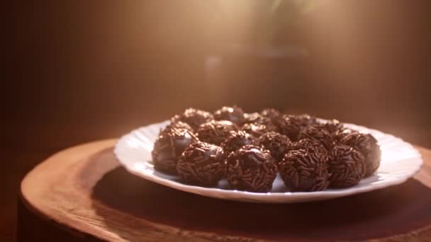 Tradicional Doce Festa Brasileiro Chocolate Brigadeiro — Vídeo de Stock