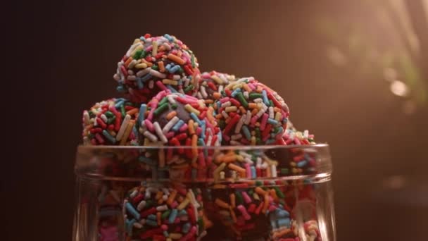 Die Traditionelle Brasilianische Party Süßigkeit Die Schokolade Brigadeiro — Stockvideo