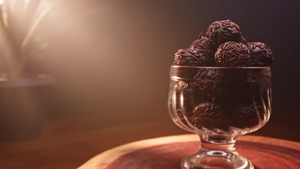 Geleneksel Brezilya Parti Şekeri Çikolatalı Brigadeiro — Stok video