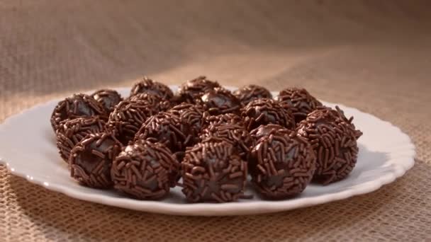 Geleneksel Brezilya Parti Şekeri Çikolatalı Brigadeiro — Stok video