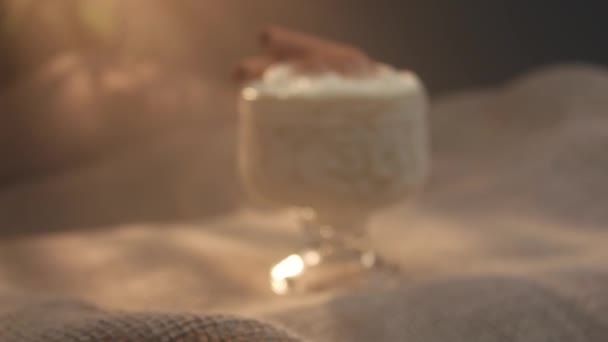 Traditionelle Brasilianische Süßspeise Namens Milchreis Mit Zimt — Stockvideo
