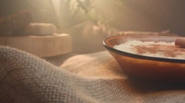 Tarçınlı sütlaç adı verilen geleneksel Brezilya tatlısı.