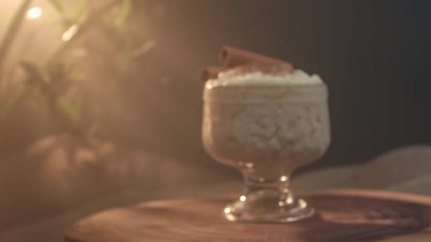 Doce Brasileiro Tradicional Chamado Pudim Arroz Com Canela — Vídeo de Stock