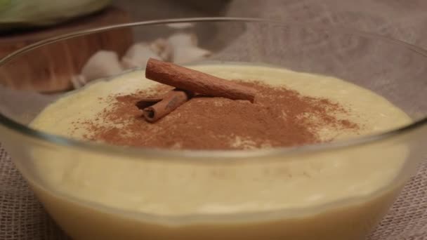Traditionelle Brasilianische Süßigkeit Namens Curau Aus Mais — Stockvideo