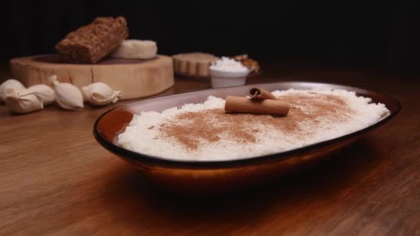 Doce Brasileiro Tradicional Chamado Pudim Arroz Com Canela — Vídeo de Stock