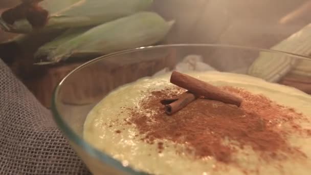 Traditionelle Brasilianische Süßigkeit Namens Curau Aus Mais — Stockvideo