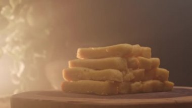 Kızarmış polenta, polenta çubukları, patates kızartması.
