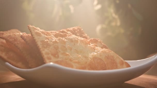 Pâtisserie Frite Sur Une Assiette Aux Saveurs Différentes — Video