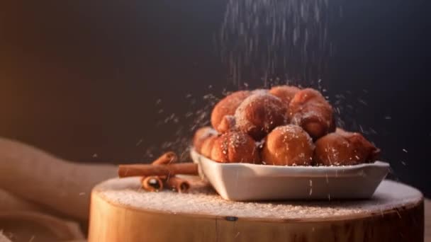 Una Comida Típica Brasileña Bolinho Chuva Frito Con Azúcar Canela — Vídeo de stock