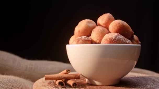 Ένα Τυπικό Βραζιλιάνικο Φαγητό Bolinho Chuva Τηγανητά Ζάχαρη Και Κανέλα — Αρχείο Βίντεο