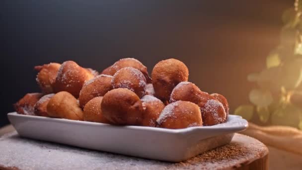 Typisk Brasiliansk Mat Bolinho Chuva Stekt Med Socker Och Kanel — Stockvideo