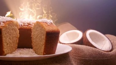 Hindistan cevizi aromalı hindistan cevizli kek.