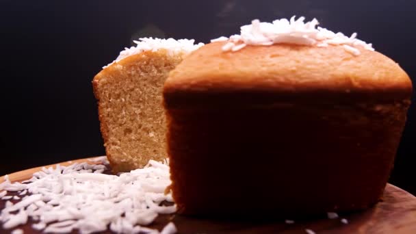 Gâteau Noix Coco Avec Zeste Noix Coco Jeté Sur Dessus — Video