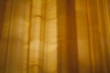 bir perde ile güneş ışığı