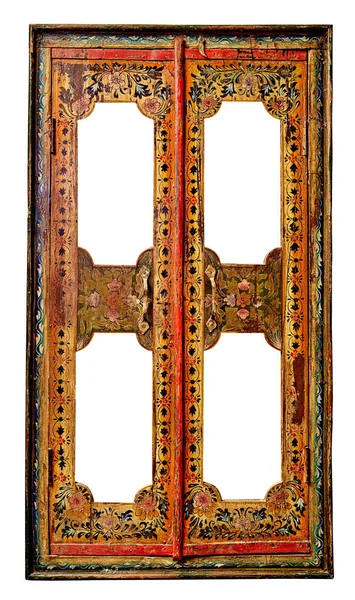 Çok eski bir etnik vintage ahşap pencere, kapalı panjurlar, beyaz üzerine izole edilmiş..