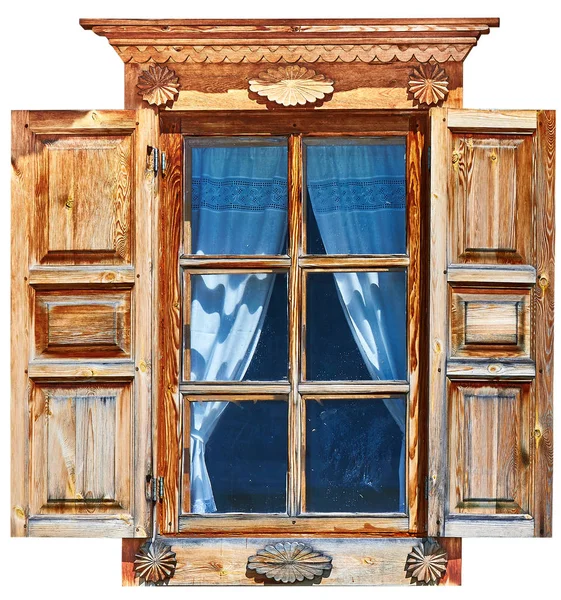 Russische etnische vintage houten venster, met open luiken. — Stockfoto