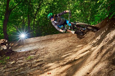 Bisikletçi sırayla sürmek