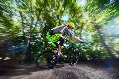 ormanda sürme motosiklet