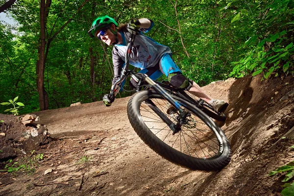 Bisikletçi sırayla sürmek