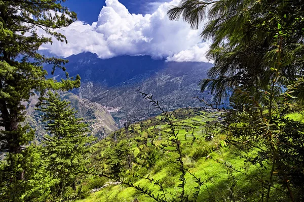 Widok z lotu ptaka z doliną Kullu. Naggar, Himachal Pradesh. North Ind — Zdjęcie stockowe