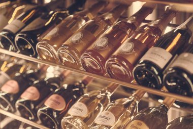 Paris, Fransa - Aralık 2019: Louis Roederer Cristal an 'ın ruh hali