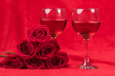 İki bardak şarap Güllü