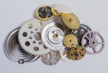 Dişliler ve dililer yığını