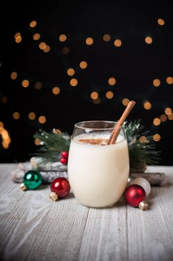 Yumurta nog Noel süsler ve ışıklar