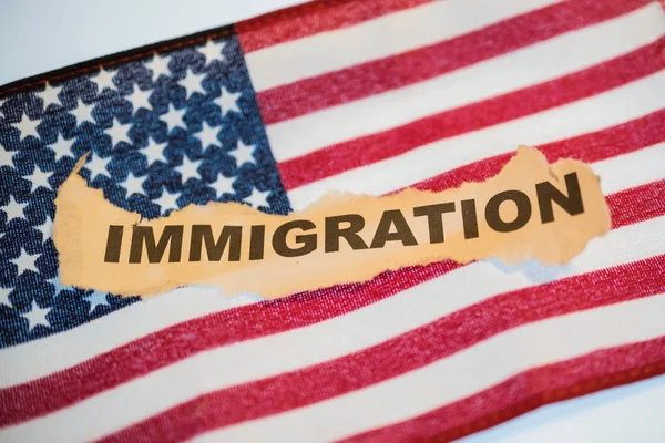 Imigracji słowo na amerykańską flagę — Zdjęcie stockowe