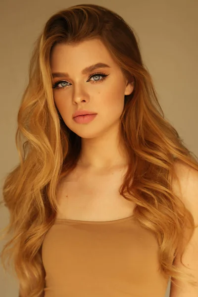 Fashion Photo Beautiful Young Woman Blond Natural Hair Light Makeup — Stock Photo, Image