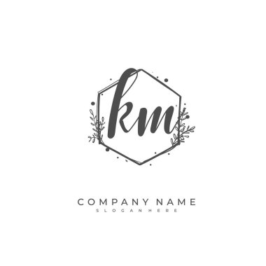 Kimlik ve logo için ilk harf K M KM. El yazısı ve imza tarzıyla vektör logo şablonu.