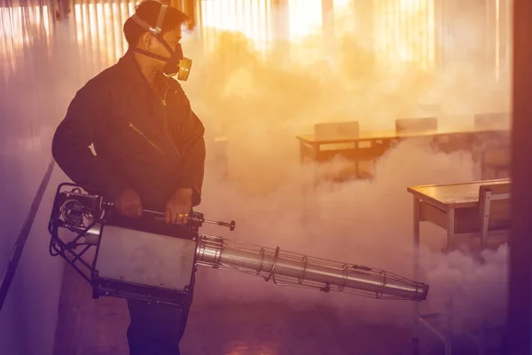 Sivrisinek önlemek için ortadan kaldırmak için sisleme adam dang humması ve zika virüs yaymak