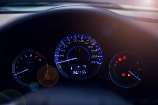 Kilometre arabasının gösterge panelini kapat